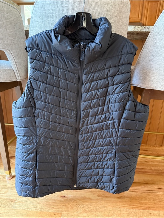 Old Navy Jackets & Blazers - Woman’s Old Navy Active black puffer vest
